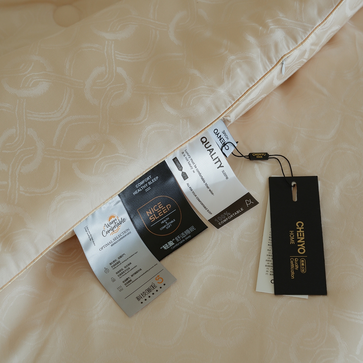 91家纺网 家纺一手货源 找家纺 纯优家纺 2025新款45%大豆蛋白纤维高端天丝棉提花烫钻被子被芯-施华洛 施华洛-香槟金