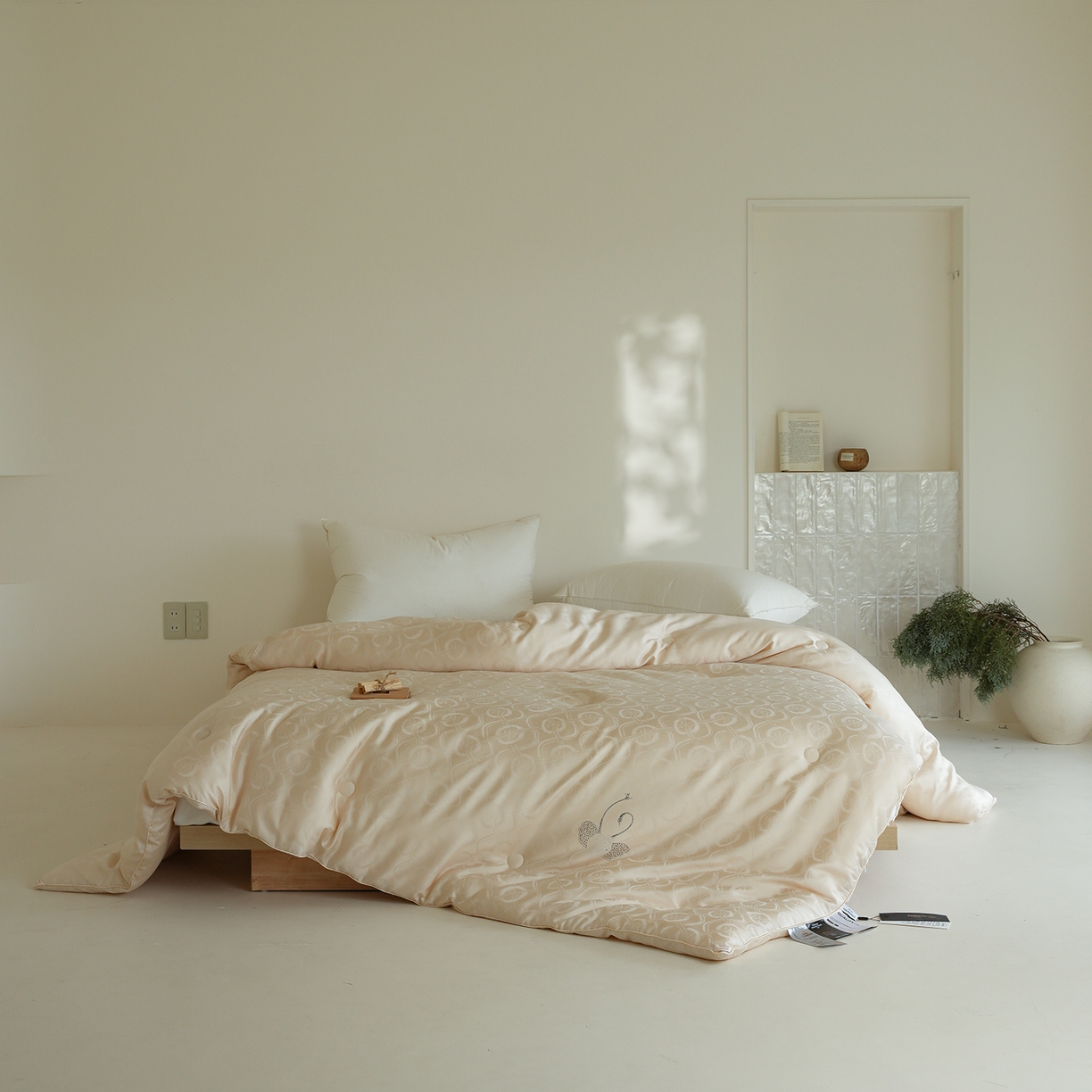 91家纺网 家纺一手货源 找家纺 （总）纯优家纺 2025新款45%大豆蛋白纤维高端天丝棉提花烫钻被子被芯-施华洛