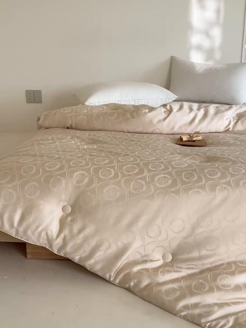 91家纺网 家纺一手货源 找家纺 （总）纯优家纺 2025新款45%大豆蛋白纤维高端天丝棉提花烫钻被子被芯-施华洛