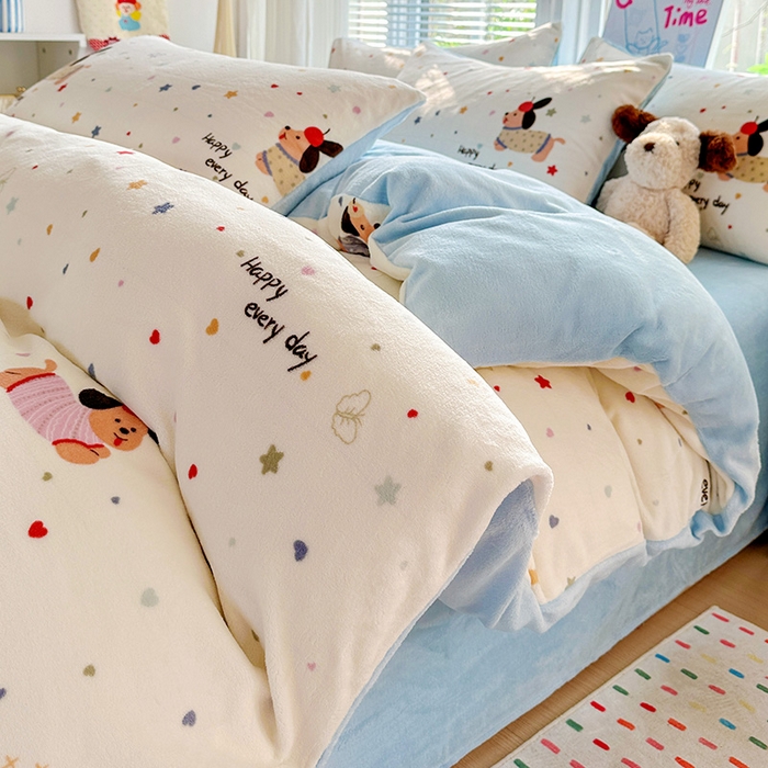 91家纺网 家纺一手货源 找家纺 西引力 2025新款亲肤舒适加厚牛奶绒印花四件套 星空狗