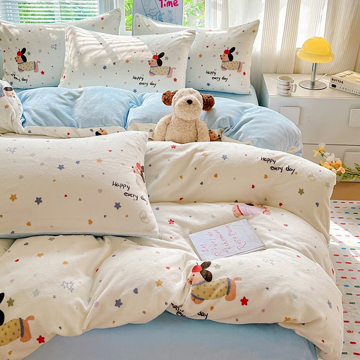 91家纺网 家纺一手货源 找家纺 西引力 2025新款亲肤舒适加厚牛奶绒印花四件套 星空狗