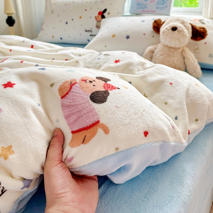 91家纺网 家纺一手货源 找家纺 西引力 2025新款亲肤舒适加厚牛奶绒印花四件套 星空狗