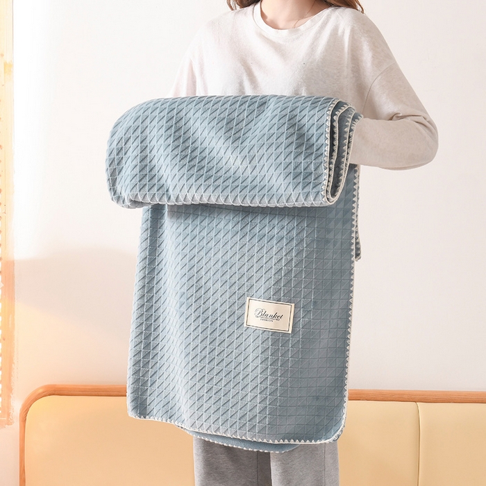 91家纺网 家纺一手货源 找家纺 印季家纺 2025新款华夫格牛奶绒复合毛毯毯子 渐变格-浅蓝灰