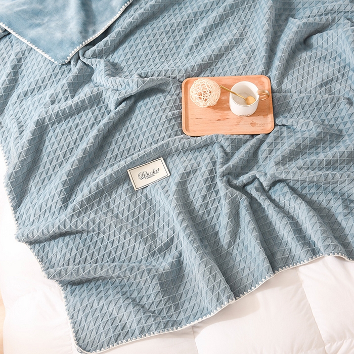 91家纺网 家纺一手货源 找家纺 印季家纺 2025新款华夫格牛奶绒复合毛毯毯子 渐变格-浅蓝灰