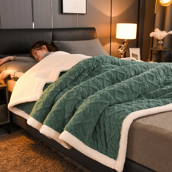 91家纺网 家纺一手货源 找家纺 （总）印季家纺 2025秋冬新款三层夹棉加厚-塔肤绒毛毯毯子多功能盖毯