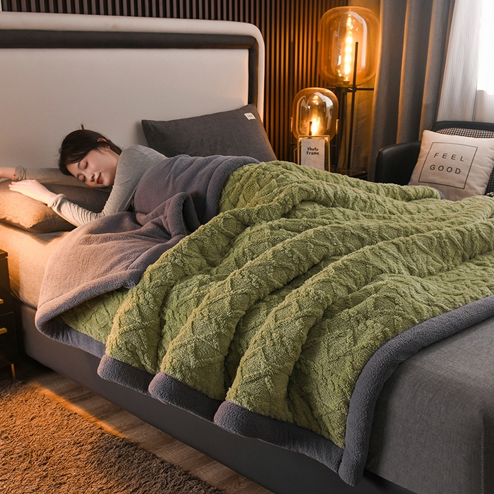 91家纺网 家纺一手货源 找家纺 （总）印季家纺 2025秋冬新款三层夹棉加厚-塔肤绒毛毯毯子多功能盖毯