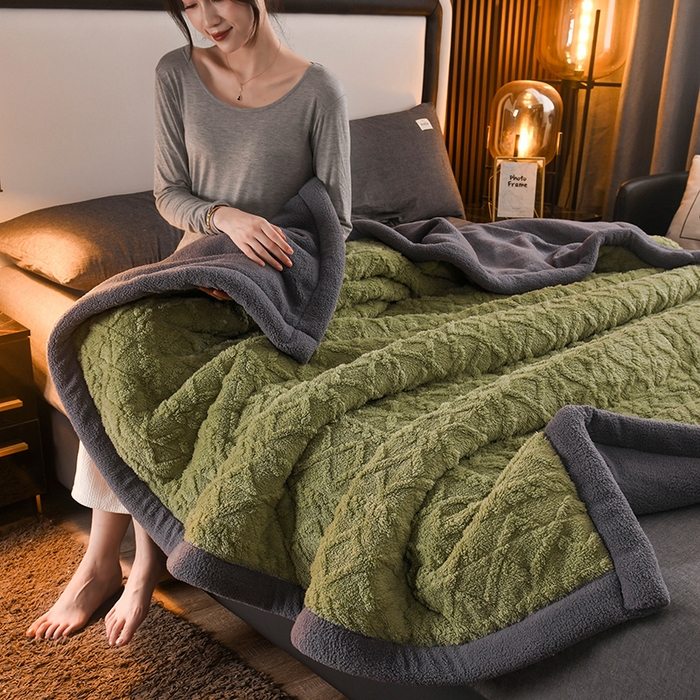 91家纺网 家纺一手货源 找家纺 （总）印季家纺 2025秋冬新款三层夹棉加厚-塔肤绒毛毯毯子多功能盖毯