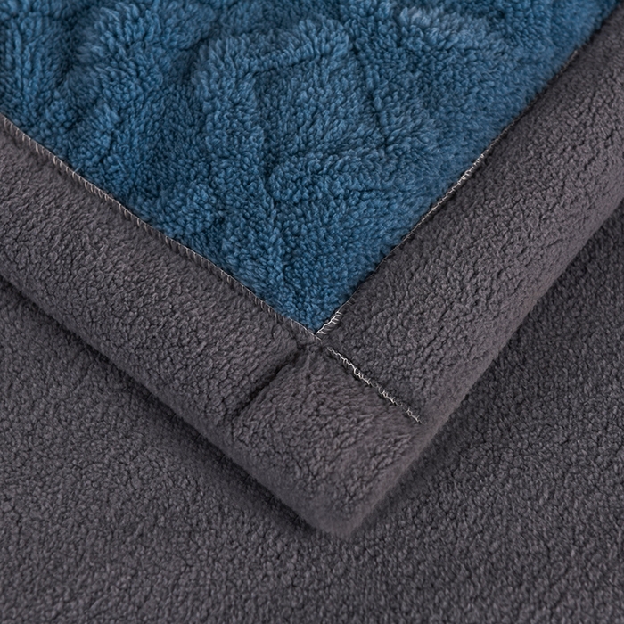 91家纺网 家纺一手货源 找家纺 印季家纺 2025秋冬新款三层夹棉加厚-塔肤绒毛毯毯子多功能盖毯 柔蓝+灰