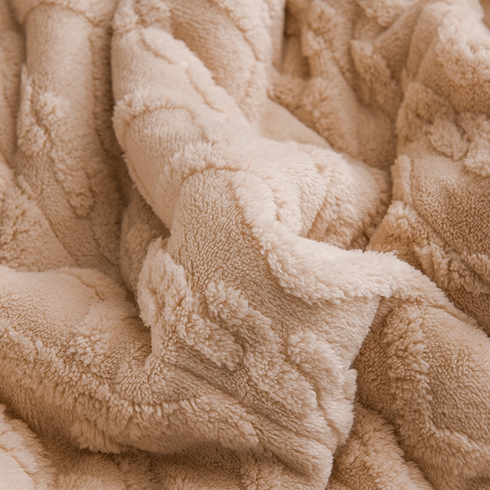 91家纺网 家纺一手货源 找家纺 印季家纺 2025秋冬新款三层夹棉加厚-塔肤绒毛毯毯子多功能盖毯 奶茶色