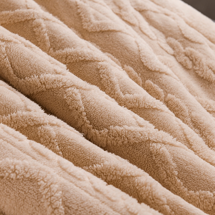 91家纺网 家纺一手货源 找家纺 印季家纺 2025秋冬新款三层夹棉加厚-塔肤绒毛毯毯子多功能盖毯 奶茶色