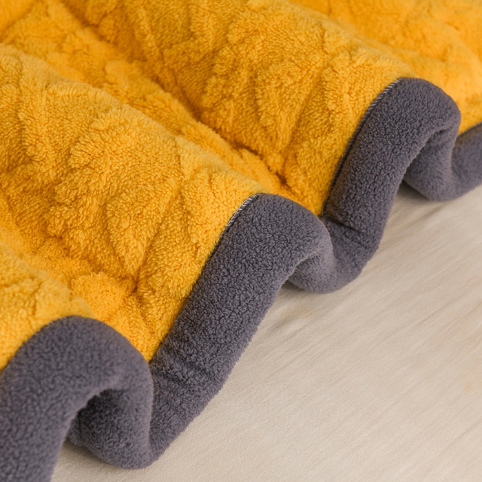 91家纺网 家纺一手货源 找家纺 印季家纺 2025秋冬新款三层夹棉加厚-塔肤绒毛毯毯子多功能盖毯 柠檬黄+灰