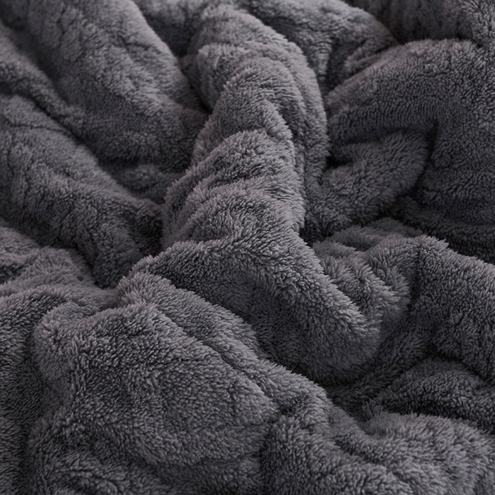91家纺网 家纺一手货源 找家纺 印季家纺 2025秋冬新款三层夹棉加厚-塔肤绒毛毯毯子多功能盖毯 烟灰+灰