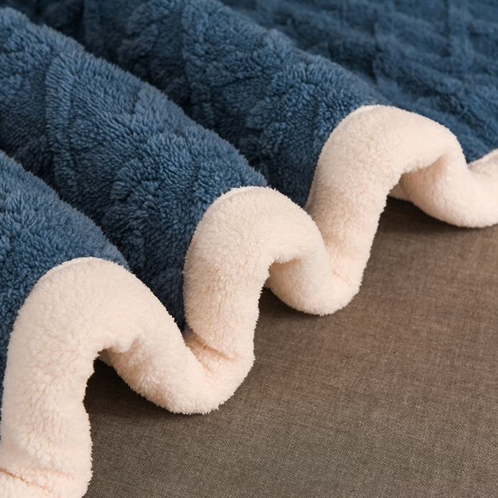 91家纺网 家纺一手货源 找家纺 印季家纺 2025秋冬新款三层夹棉加厚-塔肤绒毛毯毯子多功能盖毯 柔蓝