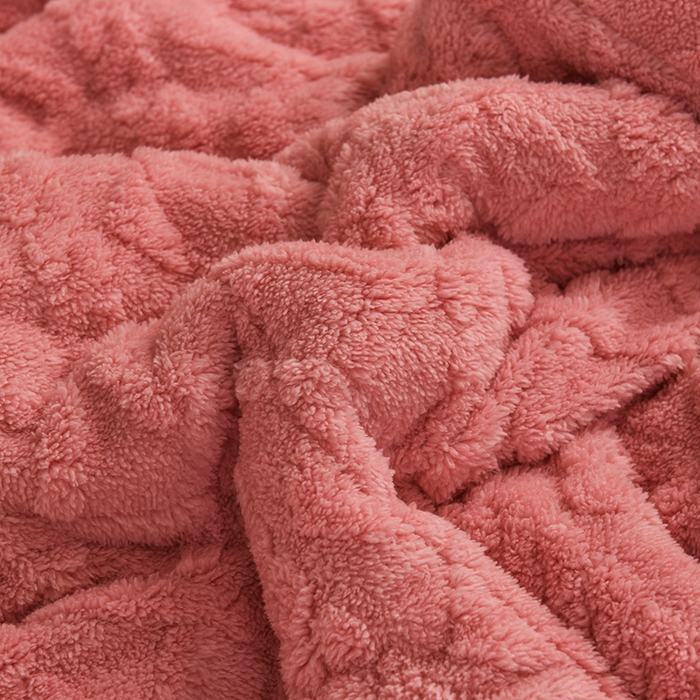 91家纺网 家纺一手货源 找家纺 印季家纺 2025秋冬新款三层夹棉加厚-塔肤绒毛毯毯子多功能盖毯 苏梅