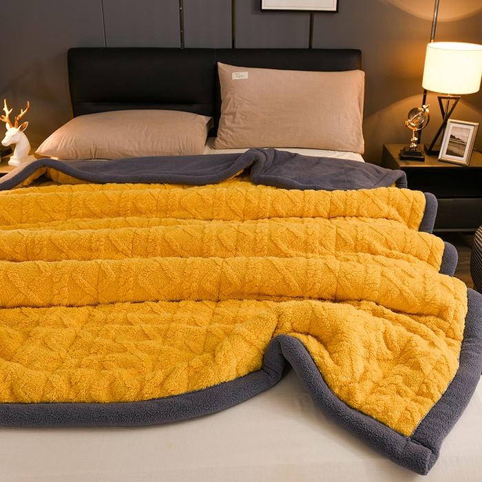 91家纺网 家纺一手货源 找家纺 印季家纺 2025秋冬新款三层夹棉加厚-塔肤绒毛毯毯子多功能盖毯 柠檬黄+灰