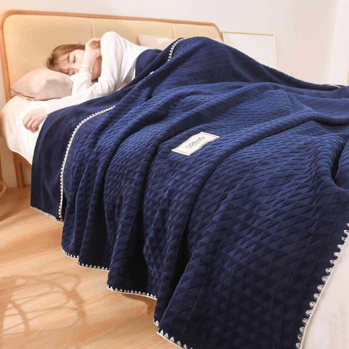 91家纺网 家纺一手货源 找家纺 印季家纺 2025新款华夫格牛奶绒复合毛毯毯子 渐变格-藏青