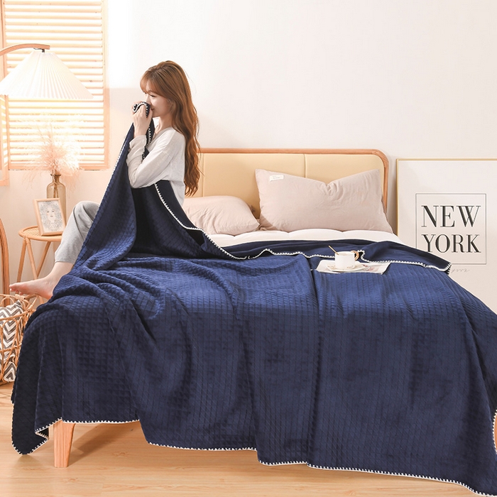 91家纺网 家纺一手货源 找家纺 印季家纺 2025新款华夫格牛奶绒复合毛毯毯子 渐变格-藏青