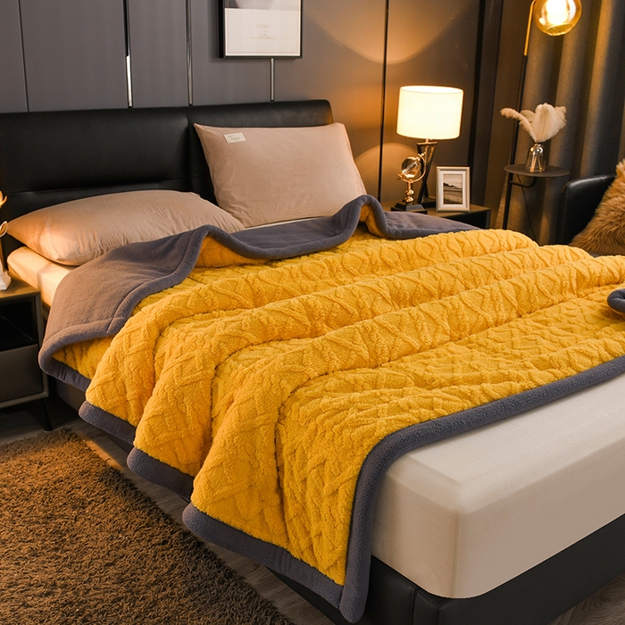 91家纺网 家纺一手货源 找家纺 印季家纺 2025秋冬新款三层夹棉加厚-塔肤绒毛毯毯子多功能盖毯 柠檬黄+灰