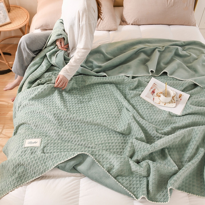 91家纺网 家纺一手货源 找家纺 印季家纺 2025新款华夫格牛奶绒复合毛毯毯子 渐变格-草绿