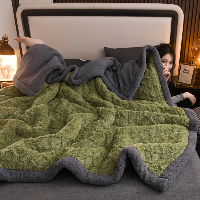 91家纺网 家纺一手货源 找家纺 （总）印季家纺 2025秋冬新款三层夹棉加厚-塔肤绒毛毯毯子多功能盖毯