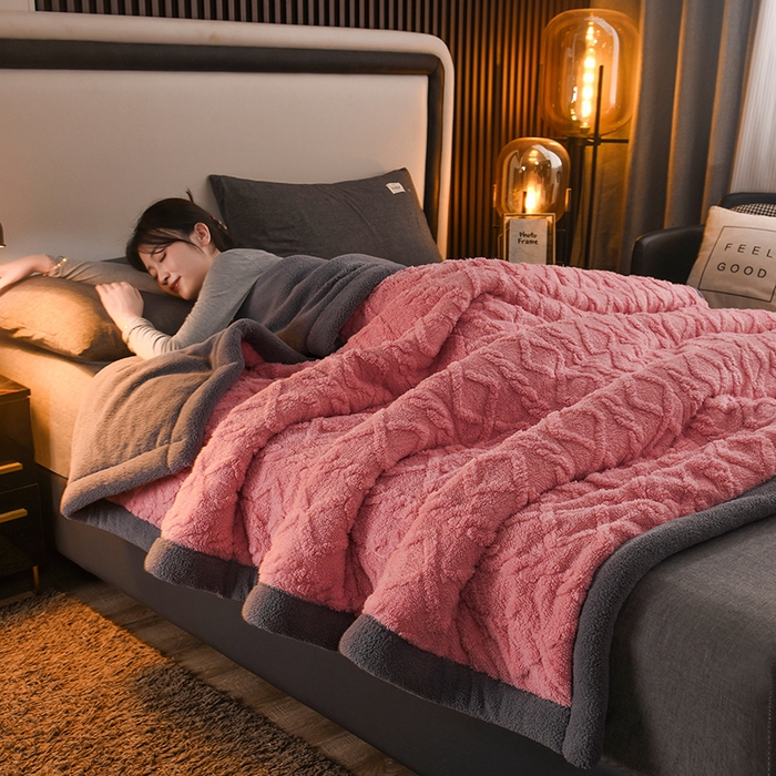 印季家纺 2025秋冬新款三层夹棉加厚-塔肤绒毛毯毯子多功能盖毯 苏梅+灰