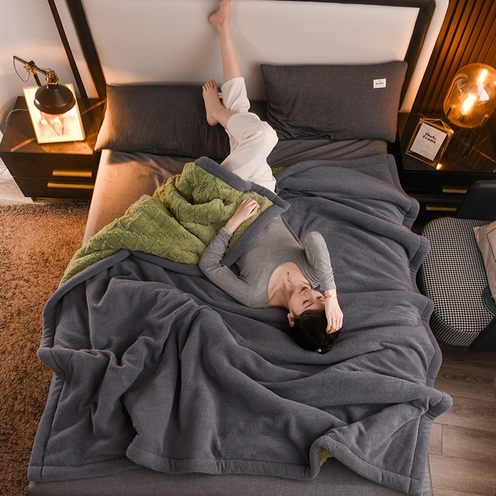 91家纺网 家纺一手货源 找家纺 （总）印季家纺 2025秋冬新款三层夹棉加厚-塔肤绒毛毯毯子多功能盖毯