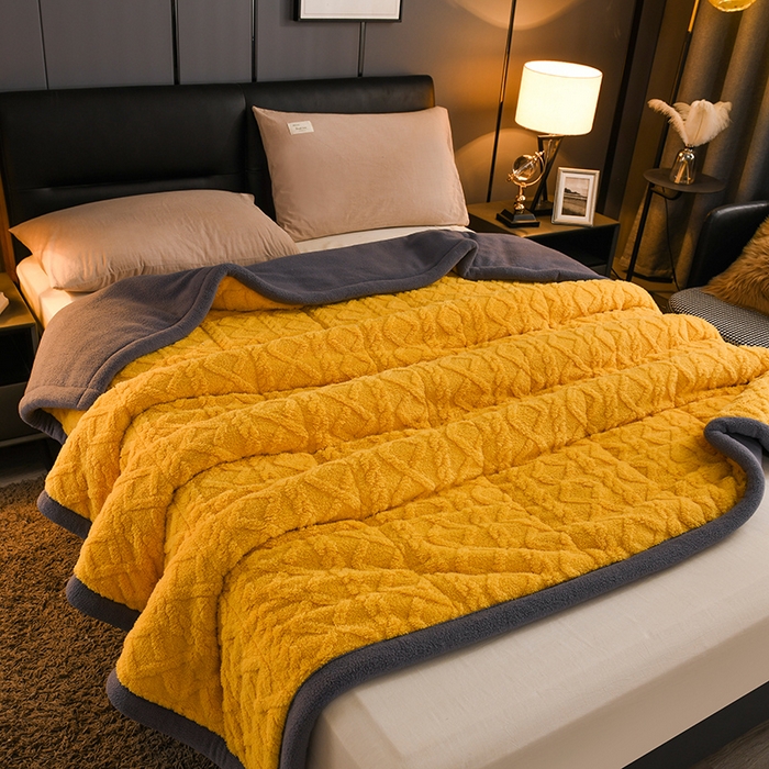 91家纺网 家纺一手货源 找家纺 印季家纺 2025秋冬新款三层夹棉加厚-塔肤绒毛毯毯子多功能盖毯 柠檬黄+灰
