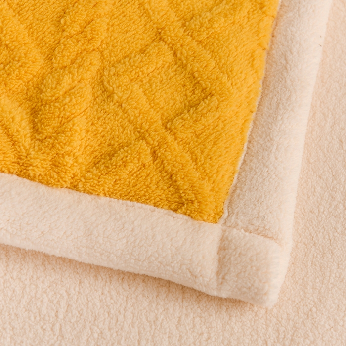 91家纺网 家纺一手货源 找家纺 印季家纺 2025秋冬新款三层夹棉加厚-塔肤绒毛毯毯子多功能盖毯 柠檬黄