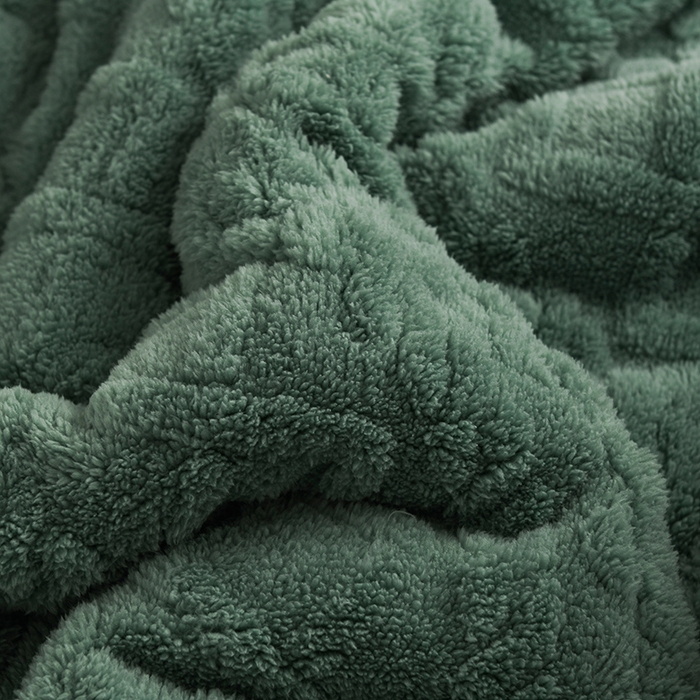 91家纺网 家纺一手货源 找家纺 印季家纺 2025秋冬新款三层夹棉加厚-塔肤绒毛毯毯子多功能盖毯 祖母绿