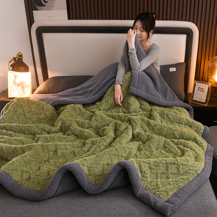 91家纺网 家纺一手货源 找家纺 （总）印季家纺 2025秋冬新款三层夹棉加厚-塔肤绒毛毯毯子多功能盖毯