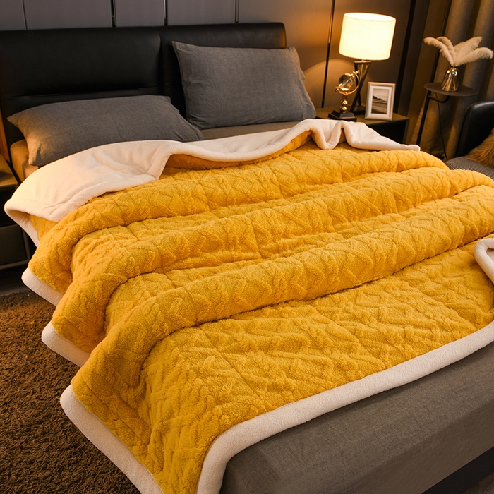 91家纺网 家纺一手货源 找家纺 印季家纺 2025秋冬新款三层夹棉加厚-塔肤绒毛毯毯子多功能盖毯 柠檬黄