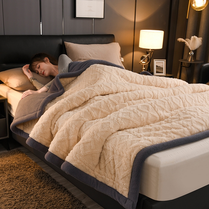 印季家纺 2025秋冬新款三层夹棉加厚-塔肤绒毛毯毯子多功能盖毯 玉+灰