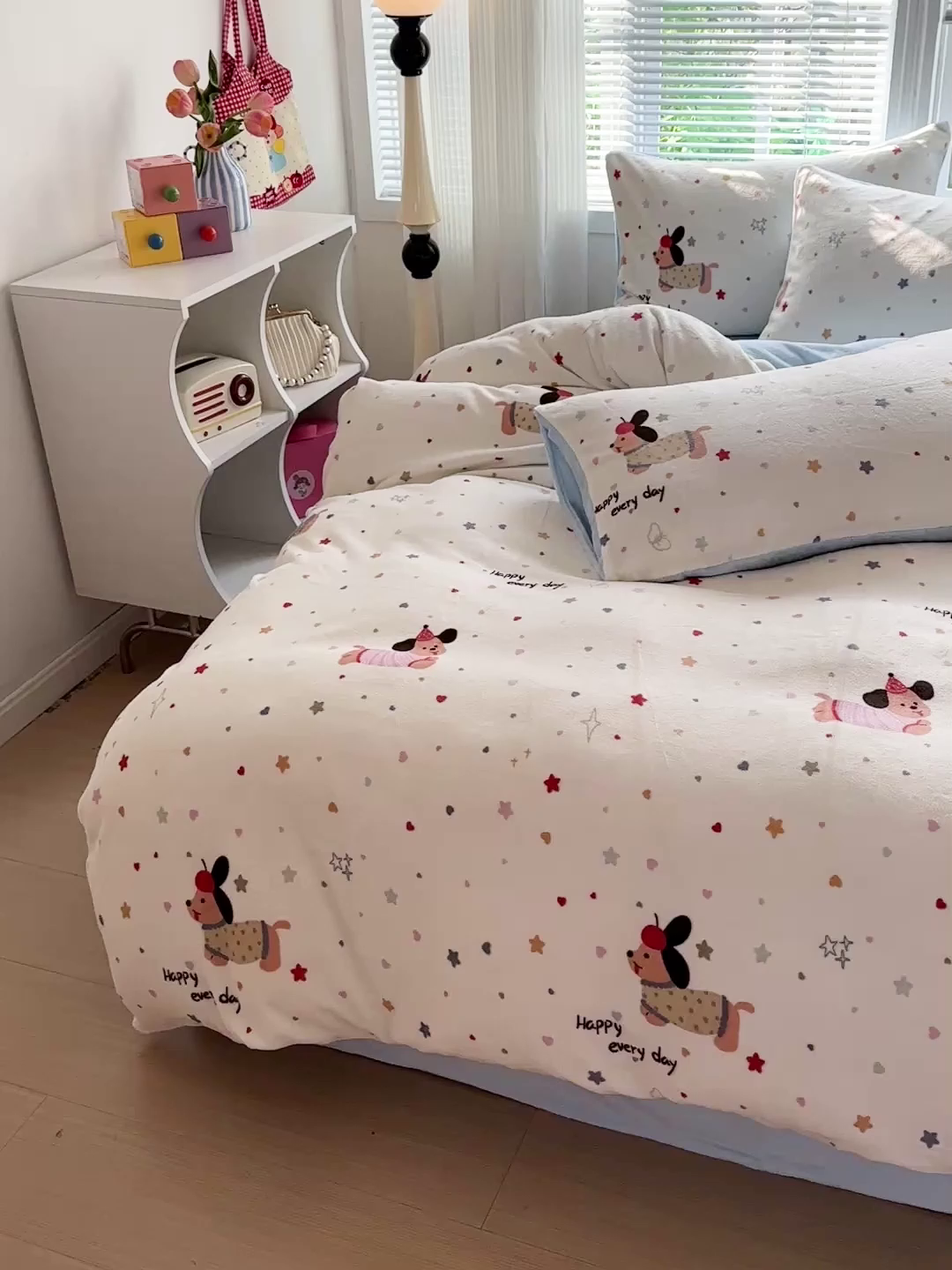 91家纺网 家纺一手货源 找家纺 西引力 2025新款亲肤舒适加厚牛奶绒印花四件套 星空狗