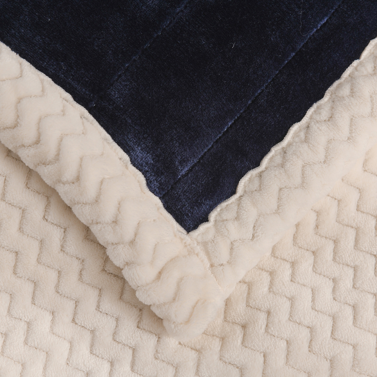 91家纺网 家纺一手货源 找家纺 （总）印季家纺 2025秋冬新款三层夹棉加厚复合贝贝绒毛毯毯子多功能盖毯