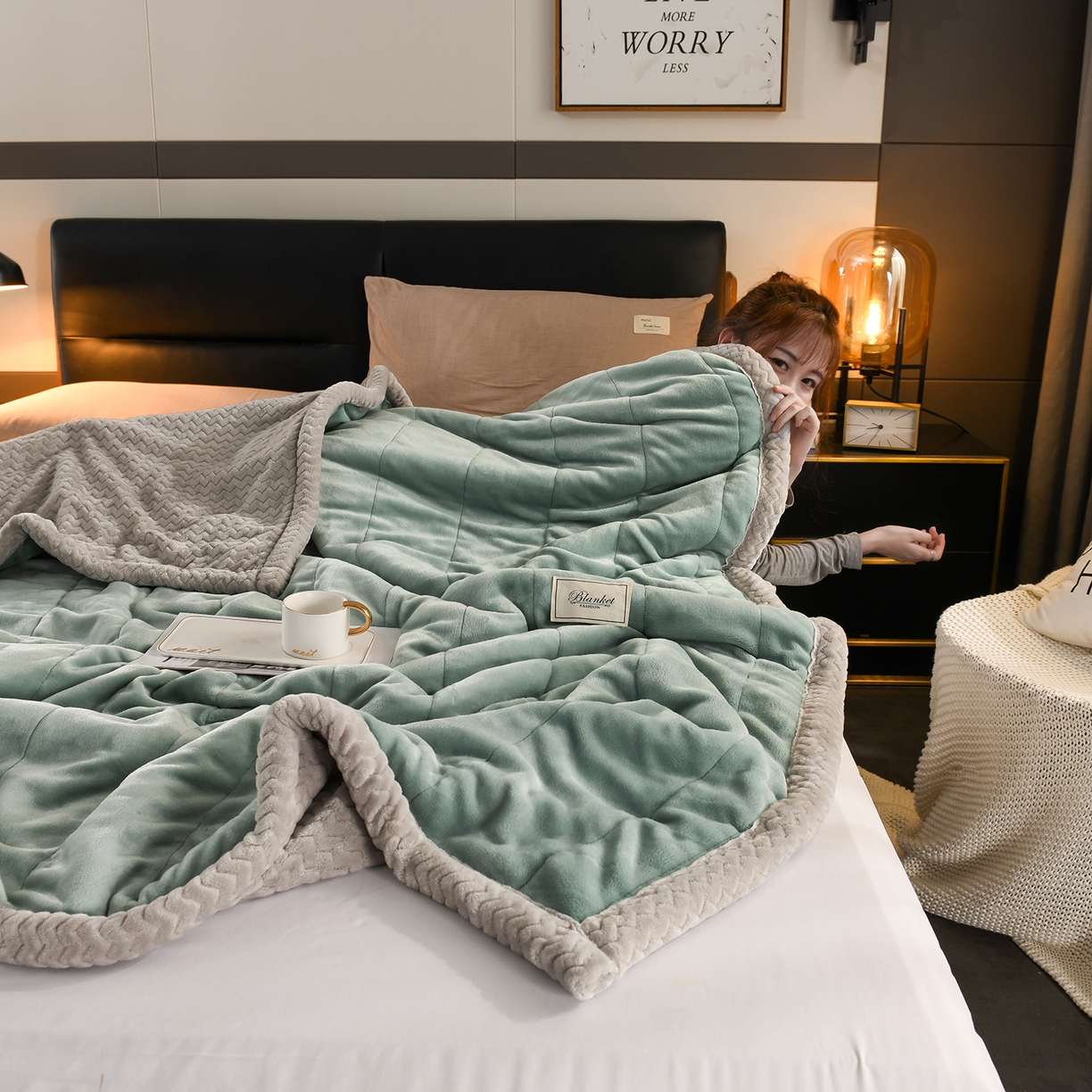 91家纺网 家纺一手货源 找家纺 印季家纺 2025秋冬新款三层夹棉加厚复合贝贝绒毛毯毯子多功能盖毯 墨绿+灰