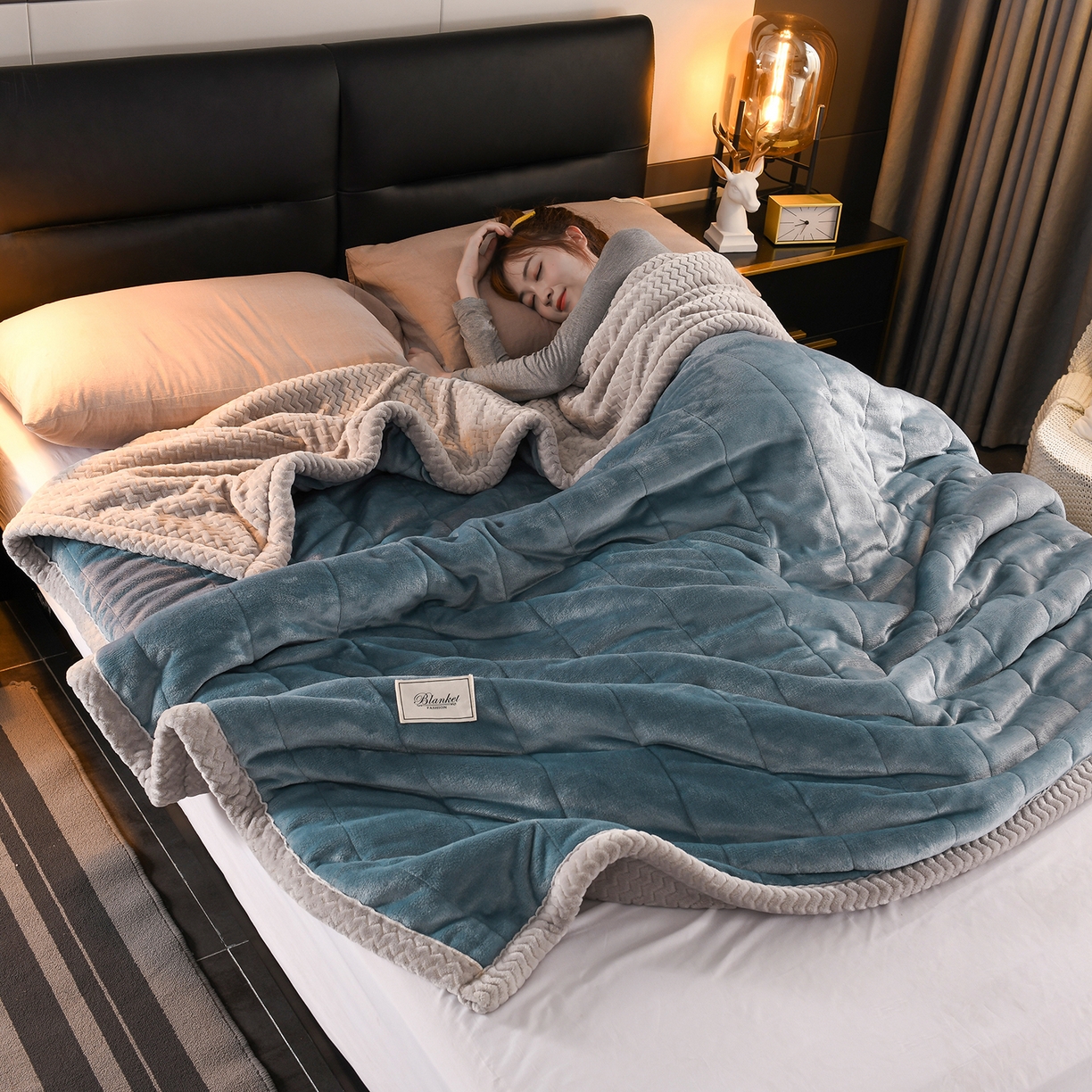 91家纺网 家纺一手货源 找家纺 印季家纺 2025秋冬新款三层夹棉加厚复合贝贝绒毛毯毯子多功能盖毯 蓝灰+灰