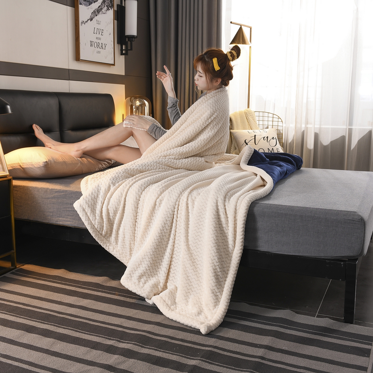 91家纺网 家纺一手货源 找家纺 印季家纺 2025秋冬新款三层夹棉加厚复合贝贝绒毛毯毯子多功能盖毯 宝蓝+白