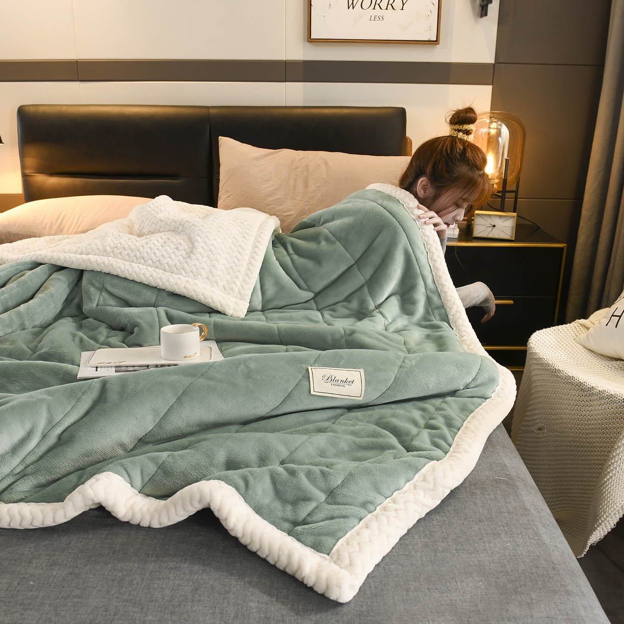 91家纺网 家纺一手货源 找家纺 印季家纺 2025秋冬新款三层夹棉加厚复合贝贝绒毛毯毯子多功能盖毯 墨绿+白