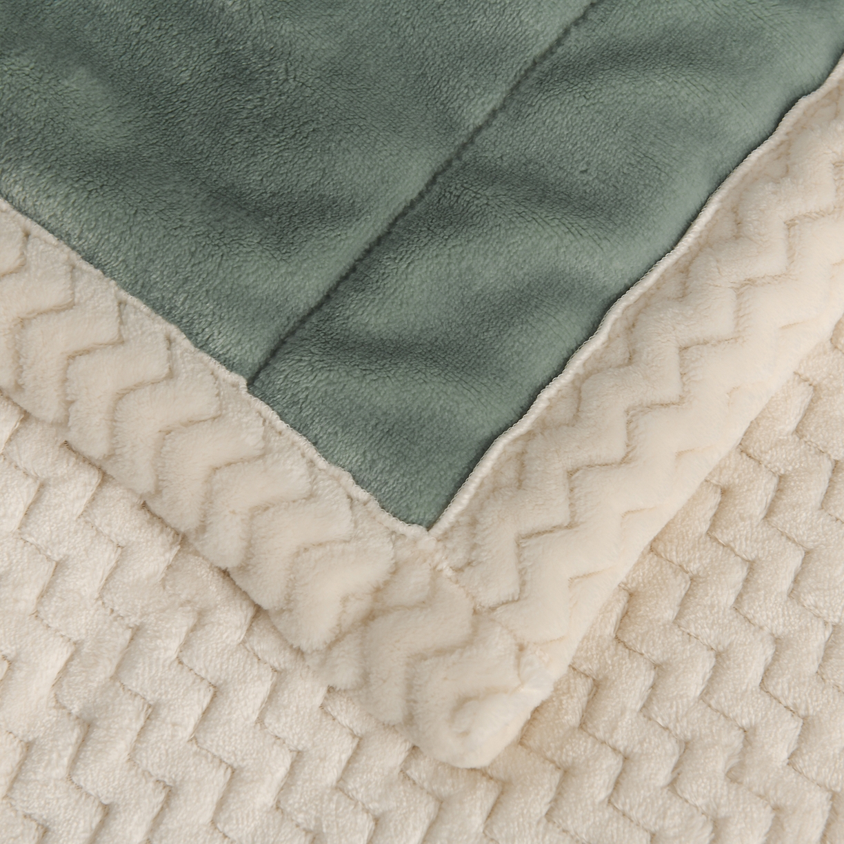 91家纺网 家纺一手货源 找家纺 印季家纺 2025秋冬新款三层夹棉加厚复合贝贝绒毛毯毯子多功能盖毯 墨绿+白