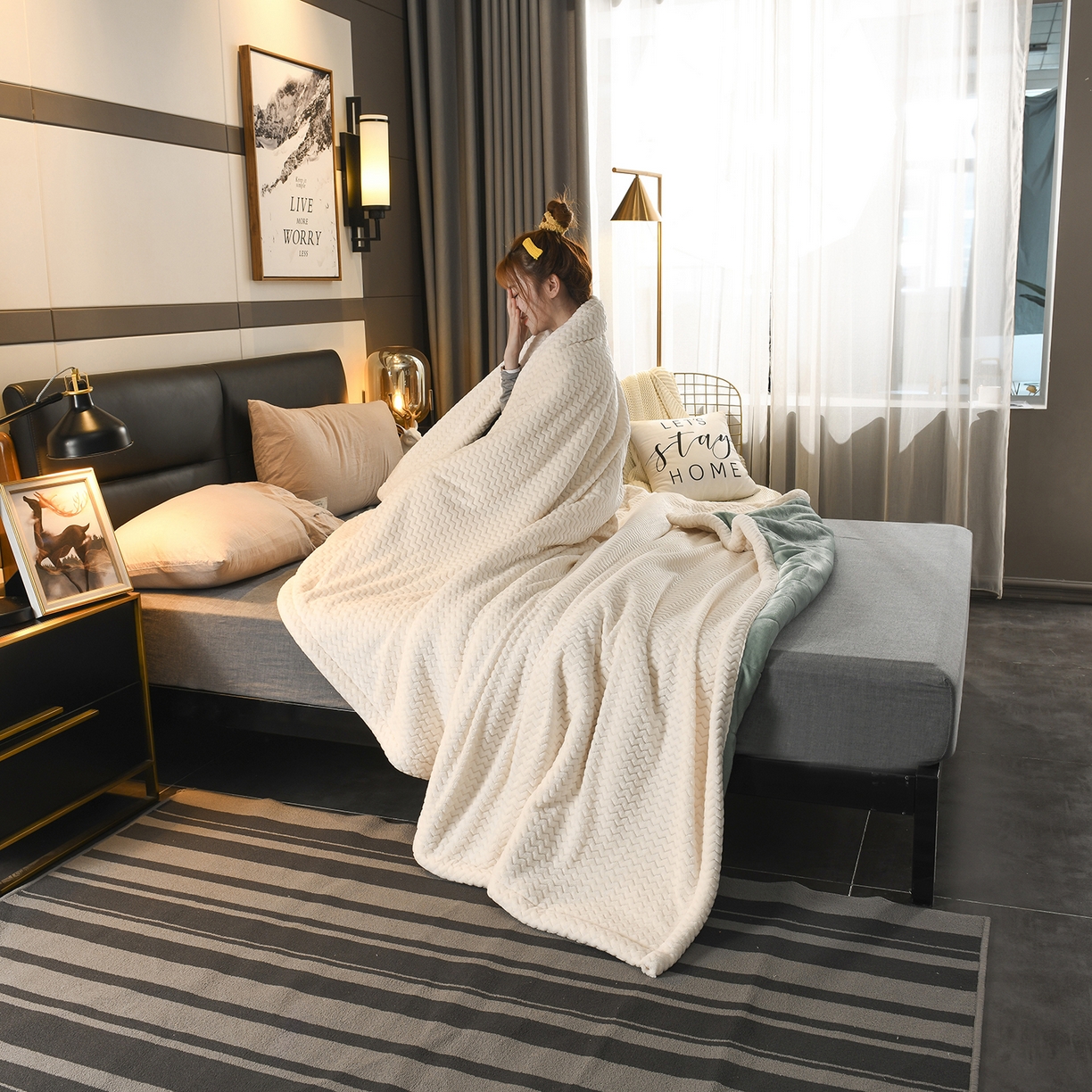 91家纺网 家纺一手货源 找家纺 印季家纺 2025秋冬新款三层夹棉加厚复合贝贝绒毛毯毯子多功能盖毯 墨绿+白