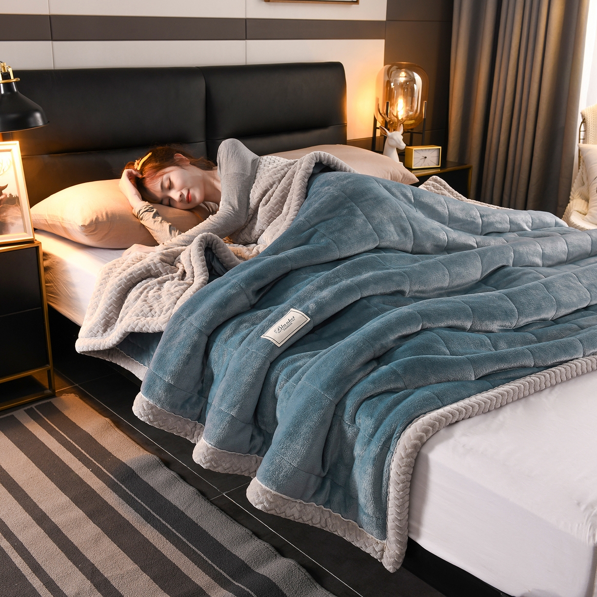 91家纺网 家纺一手货源 找家纺 印季家纺 2025秋冬新款三层夹棉加厚复合贝贝绒毛毯毯子多功能盖毯 蓝灰+灰