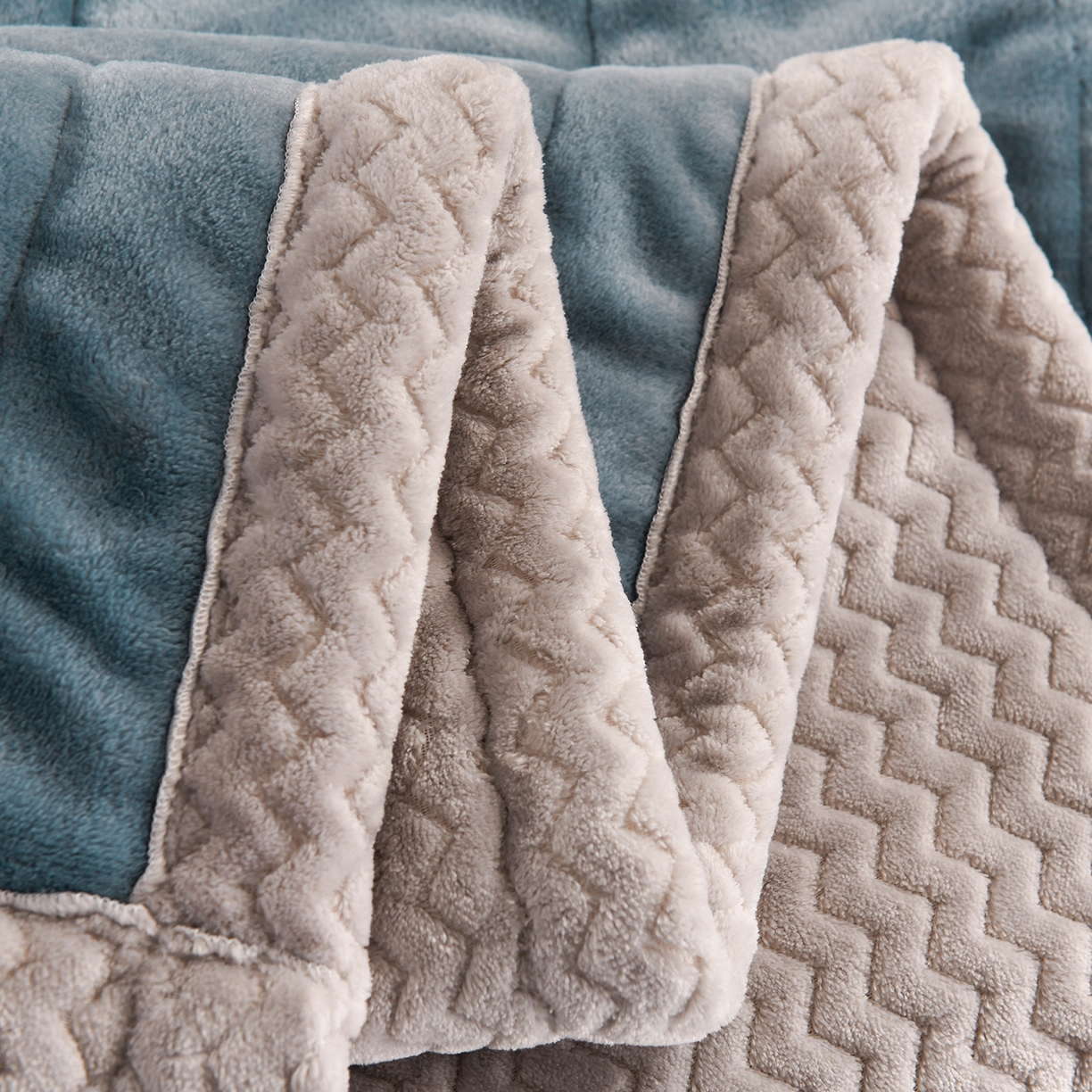 91家纺网 家纺一手货源 找家纺 印季家纺 2025秋冬新款三层夹棉加厚复合贝贝绒毛毯毯子多功能盖毯 蓝灰+灰