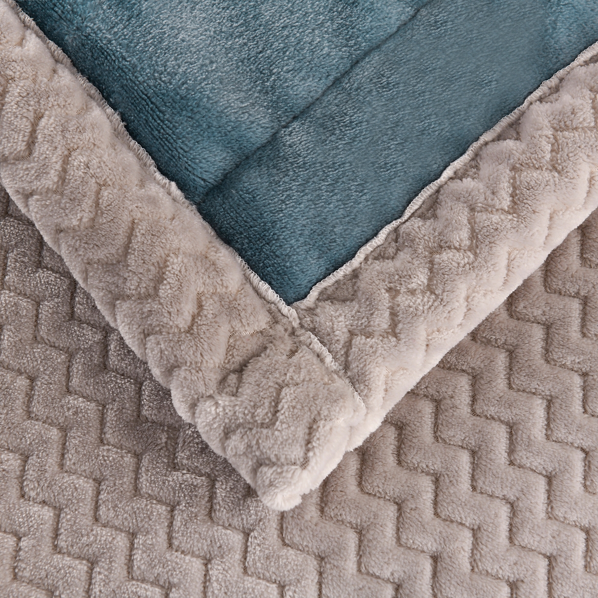 91家纺网 家纺一手货源 找家纺 印季家纺 2025秋冬新款三层夹棉加厚复合贝贝绒毛毯毯子多功能盖毯 蓝灰+灰