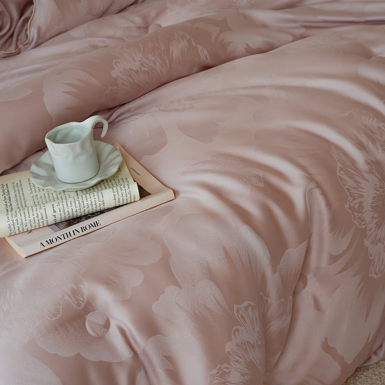 91家纺网 家纺一手货源 找家纺 纯优家纺 2025秋冬新品五彩臻丝大提花高奢45%大豆蛋白春秋被冬被直播电商首选 东方墨澜-紫藤