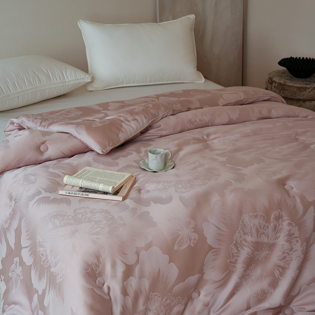 91家纺网 家纺一手货源 找家纺 纯优家纺 2025秋冬新品五彩臻丝大提花高奢45%大豆蛋白春秋被冬被直播电商首选 东方墨澜-紫藤