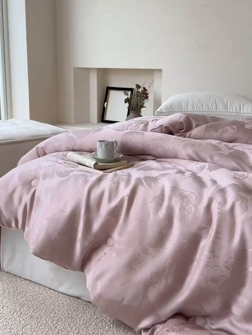 91家纺网 家纺一手货源 找家纺 纯优家纺 2025秋冬新品五彩臻丝大提花高奢45%大豆蛋白春秋被冬被直播电商首选 东方墨澜-紫藤