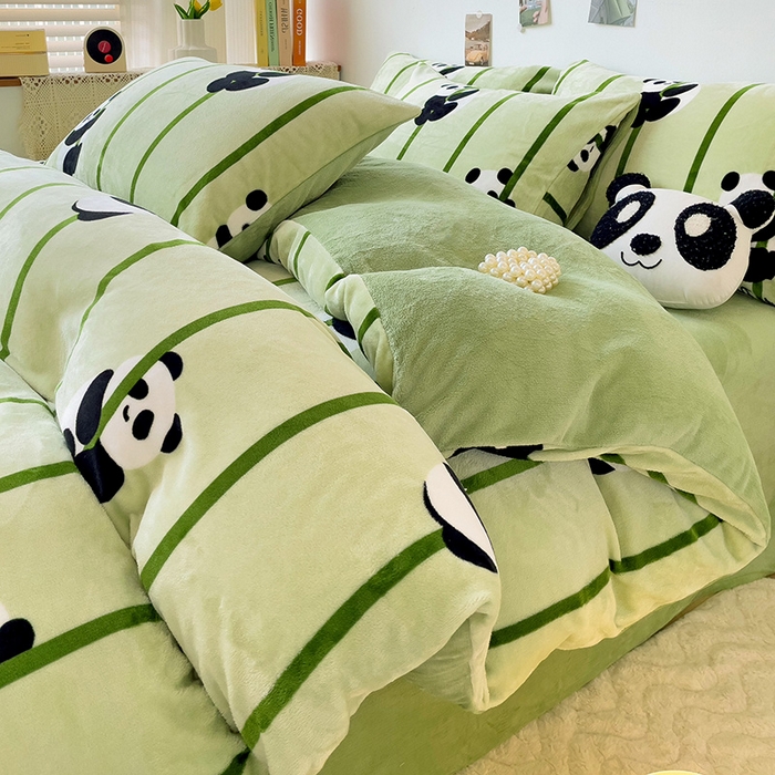 91家纺网 家纺一手货源 找家纺 西引力 2025新款亲肤舒适加厚牛奶绒印花四件套 熊猫乐园