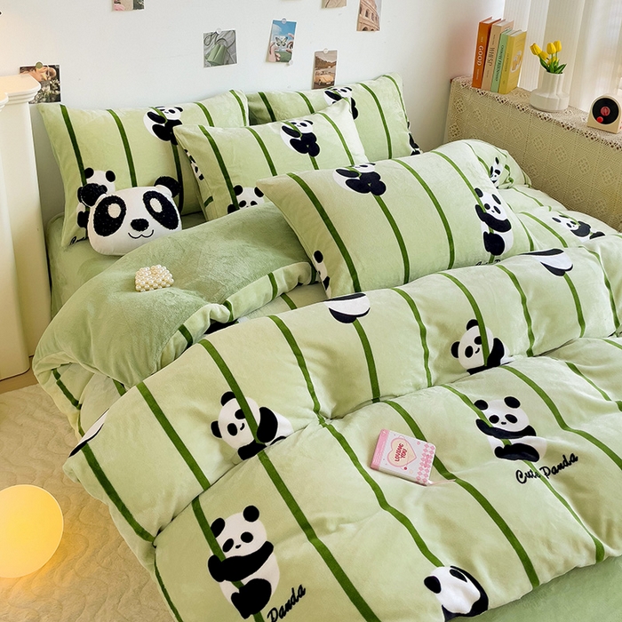 91家纺网 家纺一手货源 找家纺 西引力 2025新款亲肤舒适加厚牛奶绒印花四件套 熊猫乐园