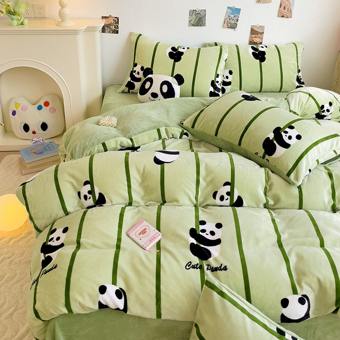 91家纺网 家纺一手货源 找家纺 西引力 2025新款亲肤舒适加厚牛奶绒印花四件套 熊猫乐园