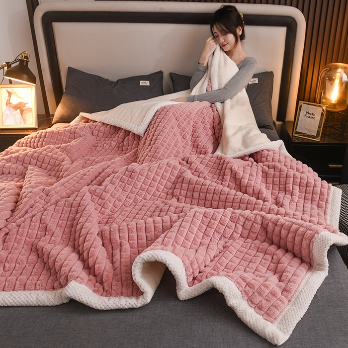 91家纺网 家纺一手货源 找家纺 印季家纺 2025新款三层夹棉立体剪花兔毛绒毛毯毯子多功能盖毯-暗场景 豆沙